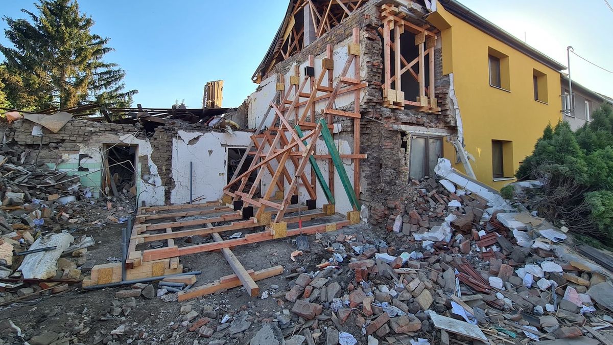 Případ výbuchu domu na Prostějovsku policie odložila. Viník při něm zemřel